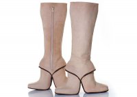 наверное удобно в пьяном виде надевать - не промахнешься!