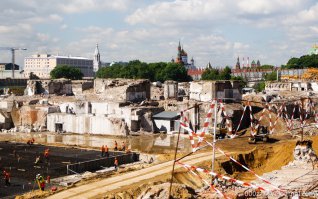 да как раз в обед строителей согнал)))) или для вас это "ничего не было"? и уже не первый месяц строят.