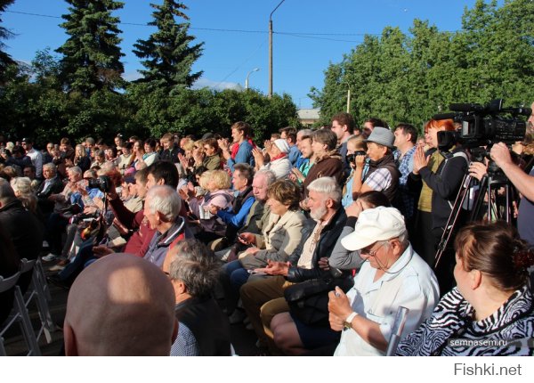 Читаю:
Митинг Навального в Костроме собрал рекордное число участников
 Реакция - эй Кострома! Вы там с глуку куздрнулись?
Читаю дальше:
На площади архитектора Рыбниковой в Костроме завершился массовый митинг в поддержку выдвижения кандидатов на праймериз Демкоалиции, участниками которого, по подсчетам организаторов, стали около 600 человек.
Афигеть!



ПыСы - Кострома - примите меры! Слишком много!