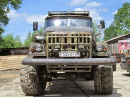 Ответ рукастых соотечественников из-за урала. продавался на в инете за 600 тыр. Вот что пишет создатель авто для мужиков с большим прибором: автомобиль для активного отдыха на базе ЗИЛ 130 , мосты раздатка ЗИЛ 131 , колеса КРАЗ , двигатель коробка FUSO (контракт), установлен котел подогрева ОЖ и масла, кабина с пожарки лебедка ГАЗ 66, установлена сзади как на "Урале", оборудован передним силовым бампером, выдерживает лобовое столкновение с а/м "УАЗ" без последствий, валит деревья до 20 см в диаметре, по бездорожью ГАЗ 66 курит в стороне. Подкачка колес, исправна. КРАЗовская резина не боится любых сучков и шипов. На дороге легко двигается со скоростью 90 км/час, по лесу догоняет лося. Запас хода при полной заправке 300 л составляет 800 км по пересеченке, или 4 суток в лесу зимой .Официально зарегистрирован как ЗИЛ 130. Все изменения вписаны в ПТС, выписан СКТС, срок эксплуатации в таком виде - 3 года, последнюю зиму с новым мотором.