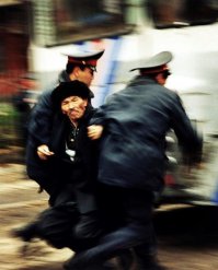 15 очень фотогеничных людей на снимках, сделанных в безумных ситуациях