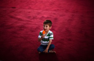 "22 наиболее впечатляющие фотографии минувшей недели"- серьезно?!
А по каким,стесняюсь спросить, критериям эти снимки "наиболее впечатляющие"? Качество и исполнение самих снимков...не сказала бы, а может события,которые на них запечатлены?...Точно нет! 
Странная подборка,особенно эти 3!