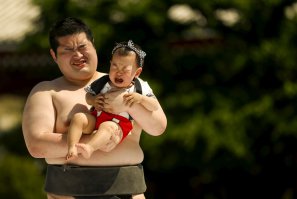 "22 наиболее впечатляющие фотографии минувшей недели"- серьезно?!
А по каким,стесняюсь спросить, критериям эти снимки "наиболее впечатляющие"? Качество и исполнение самих снимков...не сказала бы, а может события,которые на них запечатлены?...Точно нет! 
Странная подборка,особенно эти 3!