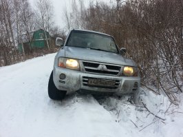 Может с каким-то грузовиком разъехаться хотел и сам накосячил... вот этой зимой "разъезжались" на коварной зимней дороге на даче: