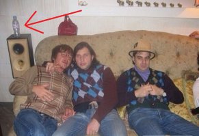 Вот из пластика бутылка, Крышка есть, но сбоку - дырка - Здесь, у самого у дна. Для чего же мне она.