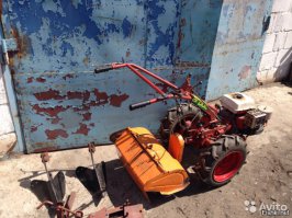 да чё там порш S, вот пушка!!!
знакомьтесь Владислав, 
МОТОБЛОК GTS 6.3 AMG 
Как видите есть и элемент тюннинга - жёлтый спойлер(антикрыло) жизненно необходимый, прижимает суперкар на диких скоростях)))