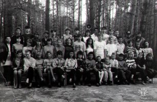 Пионерский лагерь для меня самая счастливая пора из детства. Ездил в один и тот же лагерь "Орленок", что в Тверской обл., с первого по последний класс. Мальчишки и девчонки ездили почти одни и те же. И так мы сроднились, что до сих пор встречаемся, выпускники пионерского лагеря "Орленок".