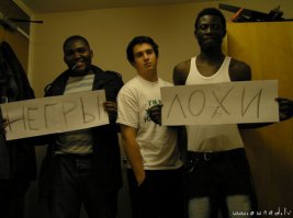 ну как ?? как можно быть такими идиотами , что бы попасться на примитивный развод негров ???