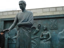 Жизнь прожил не зря. И память о нем будет жить в нас.
Памятник В.Высоцкому в Самаре: