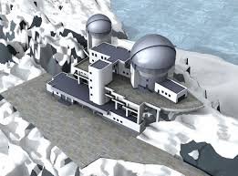 Тут ещё на берегу гора есть, а на ней вот такую вундервафлю строят. Говорят, по всей Сибири не нашли лучше места где её разместить, прозрачность воздуха, количество солнечных дней в году и т.д..