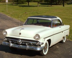 Срисована и ладно. Но это именно Волга, ибо Ford Crestline выглядит так