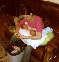  Потрясающие снимки матерей, кормящих грудью на публике