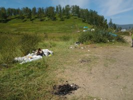 "К Байкалу стремятся туристы со всего мира — озеро славится своей невероятной атмосферой и красотой природы"..И вот как туристы отдыхают на Байкале.