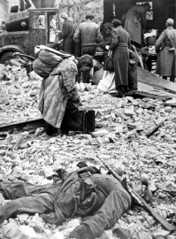 По ходу немца винтарем и придушили !