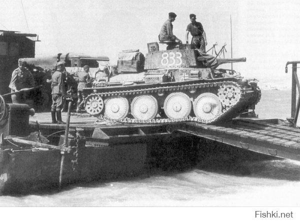 Некоторые "особо свободолюбивые" и обладающие "повышенным чувством справедливости" чехи (не все чехи, отнюдь!) до сих пор нам забыть не могут 1968 год и "вторжение русских танков" в Чехословакию. А мне вот тоже странно: что чешские танки, например T-38, делали в 1941 году на просторах НАШЕЙ РОДИНЫ? Тут, почему-то, у чехов (не у всех, опять же) напрочь отшибает память, а также совесть.

По понятным причинам, об этом очень не любили вспоминать и в нашей стране после войны.

Для того, чтобы было понятно, что это были отнюдь не бутафорские поделки, - цитата: "По основным параметрам чешские танки LT vz. 35 и LT vz. 38, безусловно, превосходили ту технику, которой располагала гитлеровская армия в 1938-1939 годах (т.е. Pz.I и Pz.II). Таким образом, захват чехословацкой промышленности и материальной части чехословацких танковых частей способствовал значительному усилению фашистской армии."





А вот так выглядело это изделие "братского славянского народа" и его визит в нашу страну на практике. Судя по обилию фотографий, данное изделие в фашистской армии на тот момент никак не было редкостью.