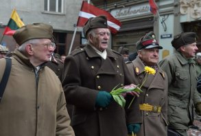 Не забудьте только потом прочитать и добавить, что стало со всеми русскими  формированиями коллаборационистского толка.

А с национальными формированиями других стран мы знаем что было. Эти участники массовых зверств и убийств прекрасно себя чувствовали и дожили до глубокой старости.