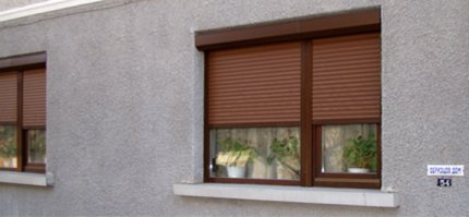 Не проблема. Простой девайс позволит смотреть даже днём.