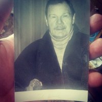 Когда-то давно заходил к моему деду в гости во время гастролей в п.Лесной(Рязанская область Шиловский район). С автографом,хоть уже и еле читаемым