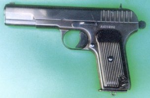 Пистолет он разработал?Ну не знаю не знаю...Смотрим ниже...Один ТТ другой Browning M1903 образца 1903 года.