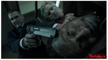 "Карты, деньги, два ствола" - это такой же по значимости фильм, как "Криминальное чтиво". Ну и "Большой куш"  том же стиле. И вообще в Фильмах Ричи и Тарантино есть что-то похожее (может они и разные, но мне кажется что похожи, не могу объяснить) и уж точно у них нет шаблонов, которые так часто встречаются в большинстве фильмов. А операторская работа - отдельный кайф!