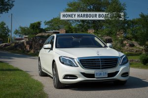 нет, так бмв и не догнали эталон премиума...да, может бмв более драйверская чем мерс и всё..., а на таких машинах ездят сзади...
Как там "mercedes-benz the best or nothing"