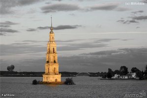 Калязин (был там, очень красивая затопленная Колокольня Никольского собора)