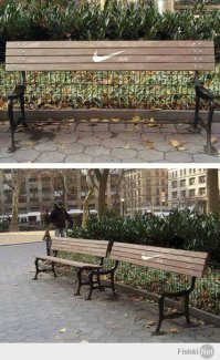 Такая "скамейка" просто поставлена рядом с существующей обычной ;)