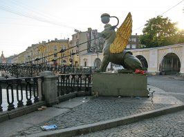 да, раньше думал ,что красота облагораживает людей ,и в красивом месте они становятся лучше, что ли, но, увы, видимо ,такие предположения были уместны только в далеком прошлом