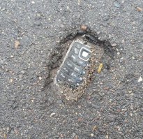 А этот артефакт наверно ещё динозавры затоптали... Или мамонты...