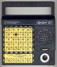 Сразу вспомнился детский конструктор "Экон". Прикольная штука была! :)