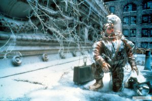 Джуманджи? Ну у меня первым делом выпущенные из зоопарка животные и смертельный вирус ассоциацию с другим фильмом вызвали: