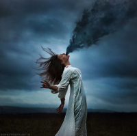 Вот что бывает с дыханием курильщика :) Ну это - не в обиду курильщикам сказано, просто сейчас на ТВ, особенно на "парамаунт комеди" полно роликов веселых по теме. Модам Юнг тоже хорошо вписалась в тему: