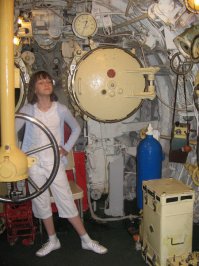 были с дочкой в подлодке...тесно там..как они там живут по пол-года, не представляю