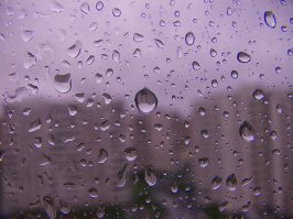 Фото из поста напомнило мне фотографию, сделанную на старую мыльницу еще в 2008 году. До сих пор использую ее как фон домашнего экрана на смартфоне и планшете:)