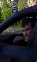 Как можно людям с такой рожей права выдавать??? видно же что конченый идиот!!!