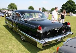 Похоже, взяли за основу Сhevrolet Fleetline Fastback 1950 и прихреначили плавники от того же Кадиллака Fleetwood 1956