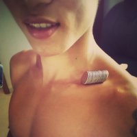 простите, это вроде девушка? А где же... вторичные признаки?