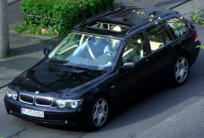 Мерин 600ый. W140 Единственный экземляр, прототип. Машина на ходу. Была построена Karosserie Bau Binz , по заказу Мерседеса. (Планировались так же модели S320, S420, S500.) Мотор V12, Мах Км/ч 250.  Ну и Бэха 7ка в нагрузку, тоже редкий экземпляр....