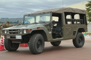 Hummer H1 а нет. Toyota Mega Cruiser