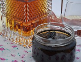 Полезннее, быстрее и вкуснее рецепт- чернослив без костей, начиненный орехом+ сахар+хороший коньяк. 300гр, 1 ст.л., 50мл. На ночь под закрытую крышку. Чернослив хорошо впитает алкоголь. При подаче на блюде посыпают тертым, горьким шоколадом. Рецепт из 80-х.