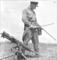 Красноармеец с трофеем