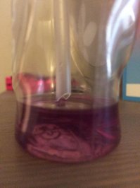 На дне банки как бы улыбающаяся морда ;) В стиле той, которая с пробок московских.