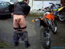 На велике на заднем колесе