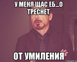 Милая обезьянка принимает ванну
