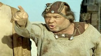 Так не нюхают шоколадки, надо 2 раза вверх, потом колокольчиком и красный вокруг себя, только не по часовой стрелке, а как дома.