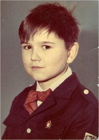 Ах, не зря мои други говорили: после 70-х автодизайн вымер. Только копии, подобие, пародии...
Искал снобизм в их суждениях - не нашел. То-ли бестолочь растим, то-ли реально как в музыке - 7 нот достаточно для выражения.