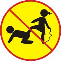 Парень не выдержал и ударил девушку 