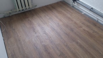 ламинат только вчера запилил
33+
надеюсь, для кухни хватит...