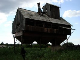 Это обычный старый ЭЛЕВАТОР, а не дом!