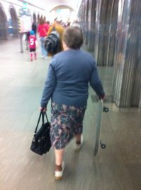 Тони Хоук, Стейси Пералта, Родни Мален и прочие райдеры нервно курят в стороне